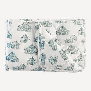 Kate Quinn Blue Barns Classic Farmhouse Quilt Modal